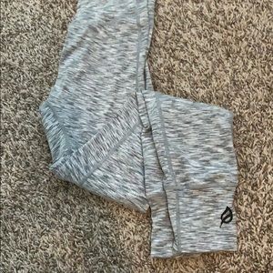 The Kate legging 23” in frosted gray